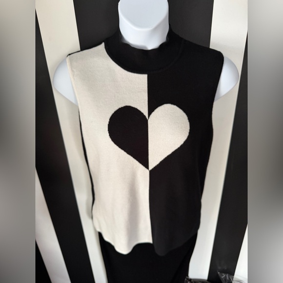 New York & Company Sweaters - New York & Company Black and White Color Block Heart Sweater Vest - SZ XL